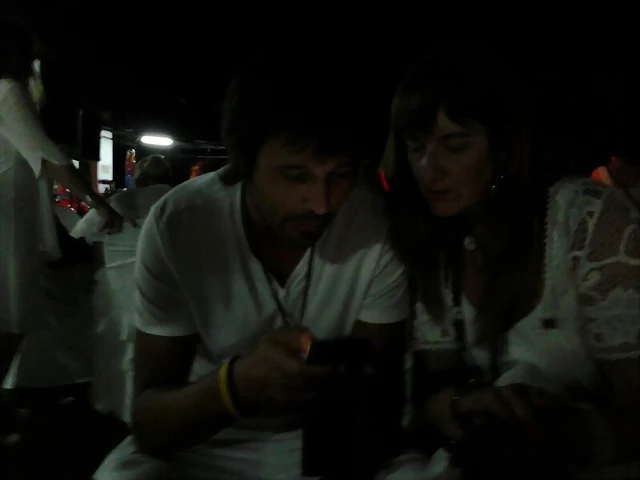Hugo con Ana wassapeando 4 Hugo con Ana wassapeando 4