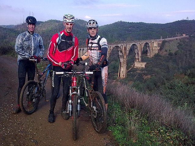 Emilio, Fran y yo antes de bajar al puente