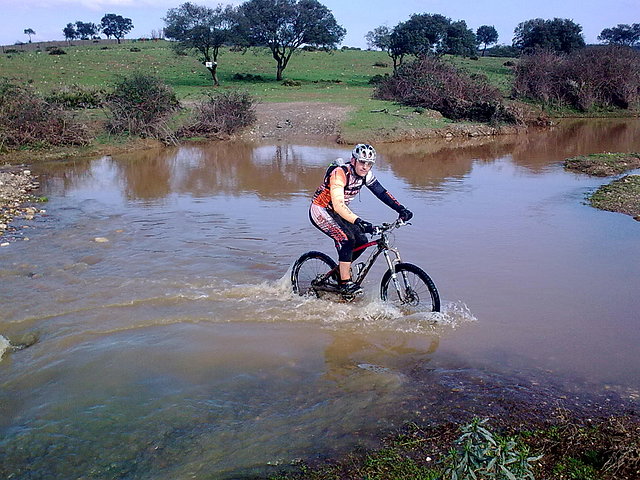 Yo cruzando el ro