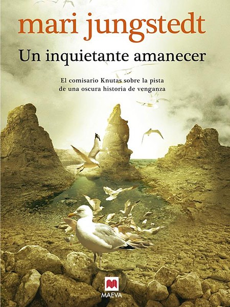 un-inquietante-amanecer-9788415120827