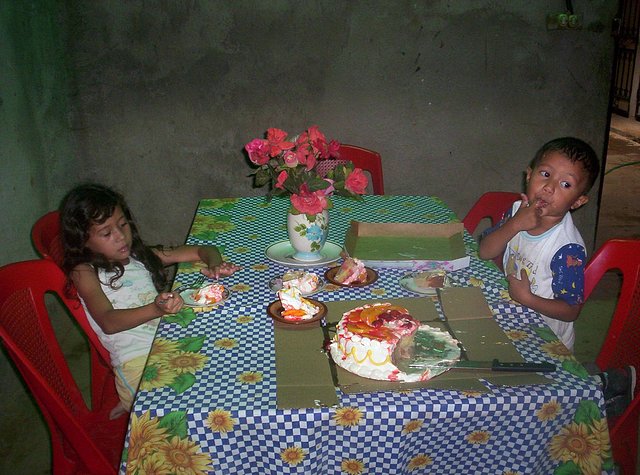mas pastel porfa.... mas pastel porfa....