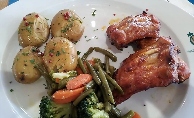 Costillas de cerdo con patatas