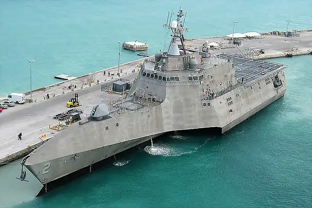 USS Independece LCS-2. Littoral Combat Ship. en el muelle de la estacin naval de Key West