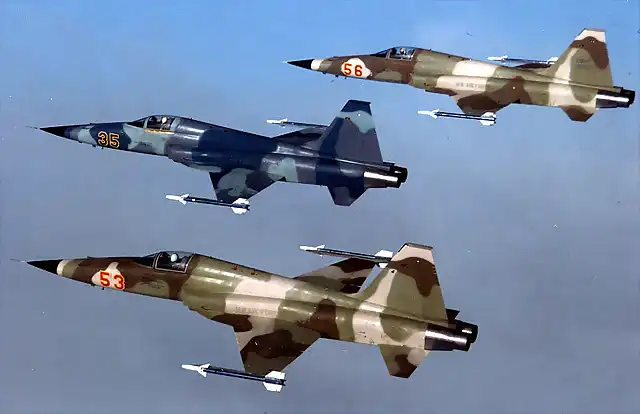 Tres F-5E Tiger II. Ao 1983