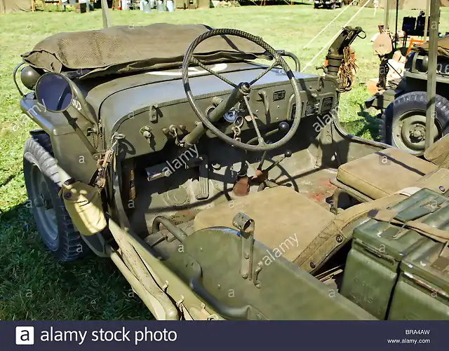 vista-interior-de-la-segunda-guerra-mundial-era-willys-jeep-del-ejercito-estadounidense-bra4aw