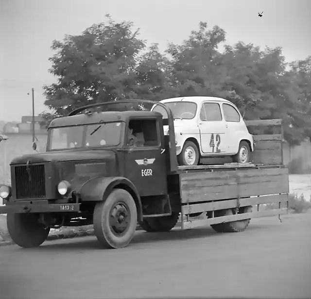 Budapest - Teilnehmer der 5. Internationalen Cordatic Rallye, 1970