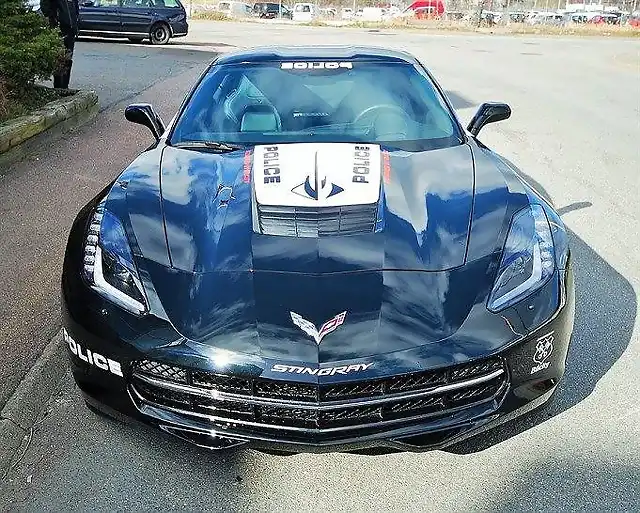 chevrolet-corvette-stingray-policia_03