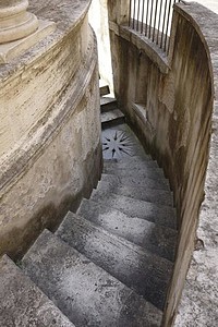 Tempieto escalera