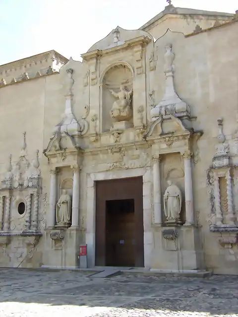 Puerta barroca de la Iglesia
