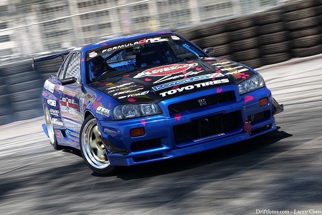 nissan-skyline-r34-drift