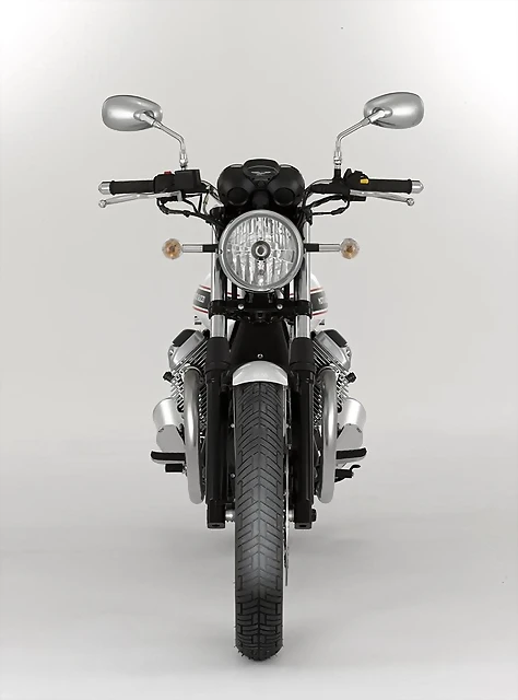 moto-guzzi-v7-classic-frontal