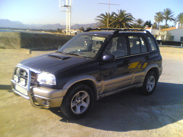 Suzuki.GV davant esquerra