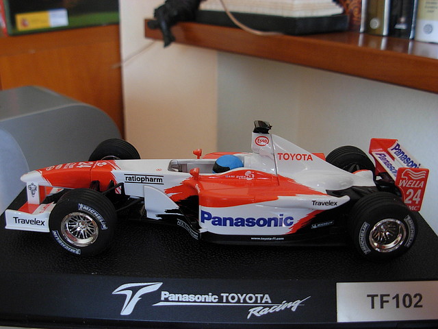 01 TOYOTA TF102