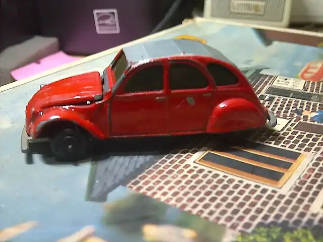 6c Citroen 3 CV rojo (serie 10)