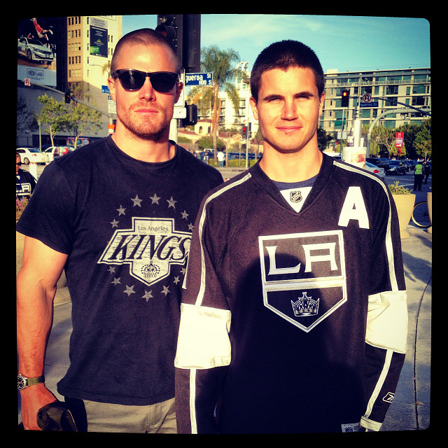 Amell-brothers-stephen-and-robbie-amell-30629218-640-640 Amell-brothers-stephen-and-robbie-amell-30629218-640-640