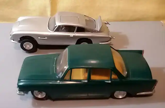 Airfix Aston & Zodiac (6)