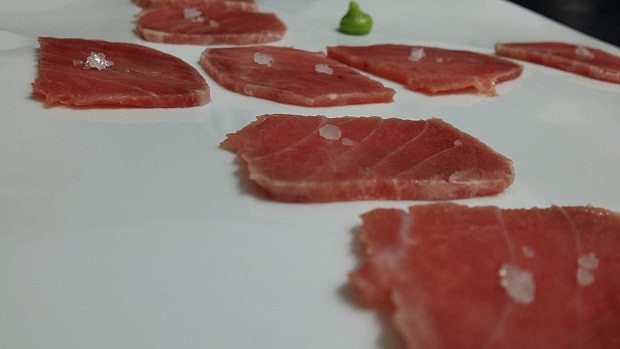 Sashimi de atún com wasabi Sashimi de atún com wasabi