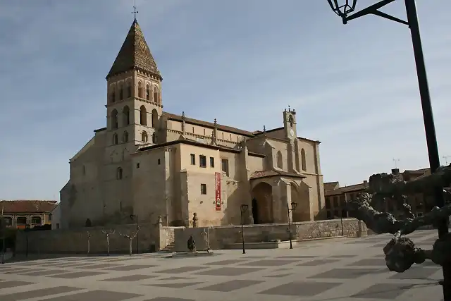 PAREDES DE NAVA (PALENCIA)IGLESIA DE SANTA EULALIA ROMANICA  Y RENACENTISTA.S.XIII-XVI.