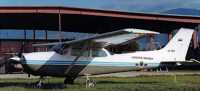 cessna172. 8013