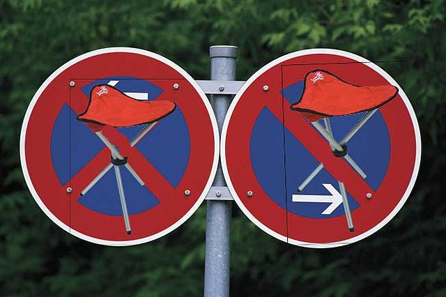 Prohibido el uso de sillas plegables Prohibido el uso de sillas plegables
