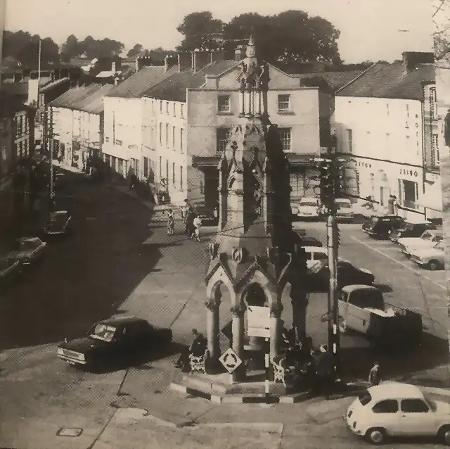 Monaghan - Diamond Square mit Rossmore Memorial, 1974