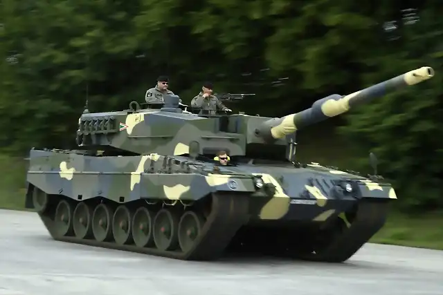 Hungarian-Defence-Force-New-Leopard-Tank-1024x683