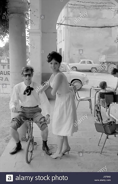 jean-paul-belmondo-et-pascale-petit-pendant-le-tournage-de-alberto-lattuadas-le-novice-juillet-1960-jean-paul-belmondo-ne-le-9-avril-1933-est-un-acteur-francais-a-la-fois-du-cinema-et-du-theatre-il-a-egal - copia