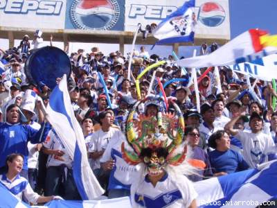 la hinchada en la Goleada contra Bloomicienta