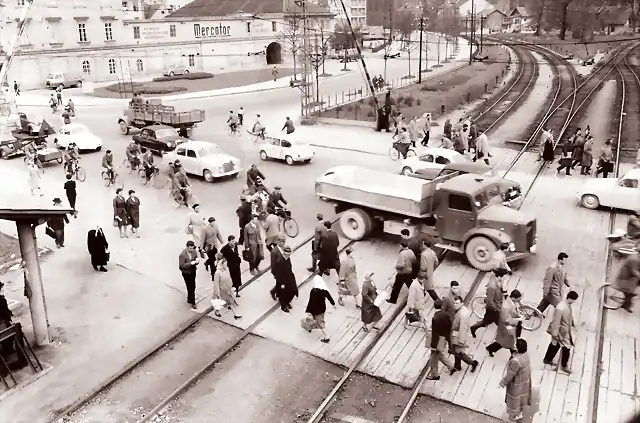 Ljubljana - Bahn?bergang auf der Tito Stra?e,1960