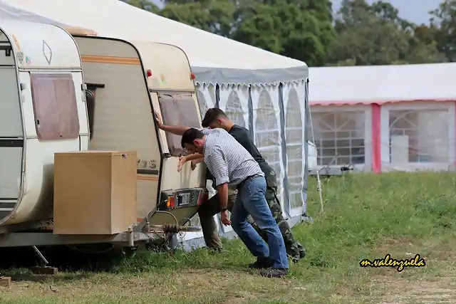 05, empujando la caravana, marca