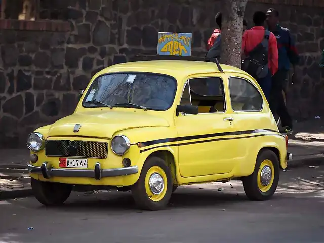 Asmara 13 Taxi jaune