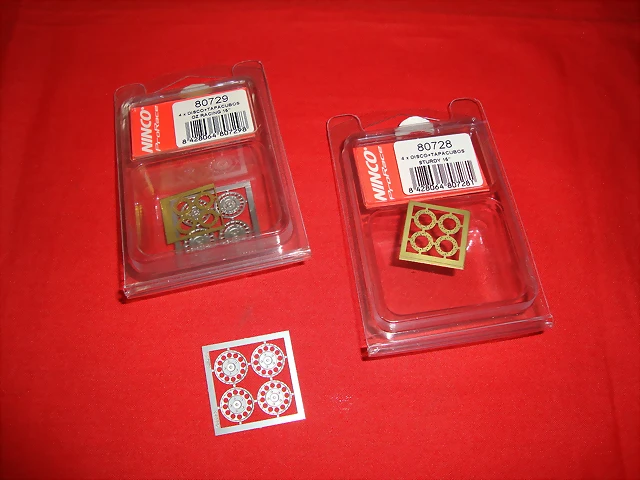 2 TAPACUBOS NINCO 80728 80729 10,00? 7,00? 2 TAPACUBOS NINCO 80728 80729 10,00? 7,00?