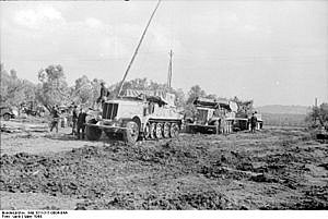 300px-Bundesarchiv_Bild_101I-311-0904-04A,_Italien,_Zugkraftwagen,_Panzer_VI_(Tiger_I)