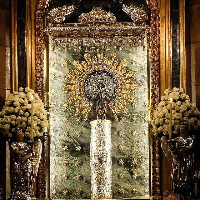 LA VIRGEN DEL PILAR SIN MANTO LA VIRGEN DEL PILAR SIN MANTO