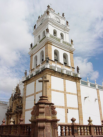 450px-Church_in_Historic_Center_-_Sucre_-_Bolivia