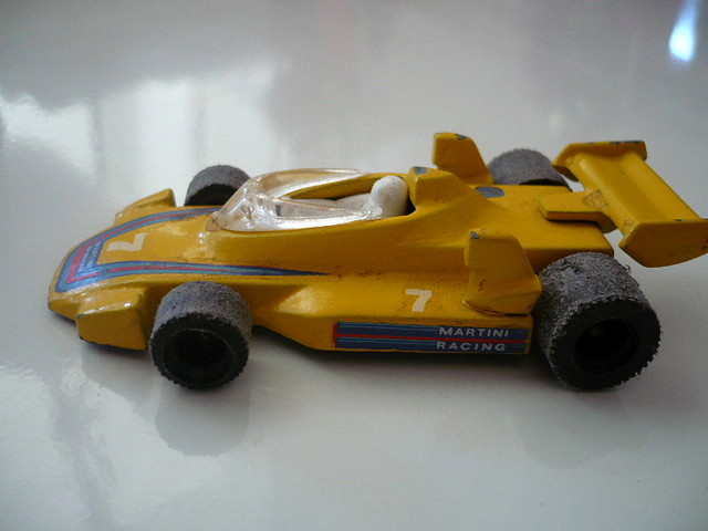 F1 Brabham BT45 amarillo ruedas A 1