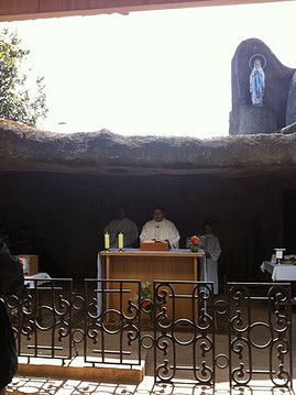 Acondicionamiento de la Gruta de Nuestra Seora de Lourdes para las celebraciones