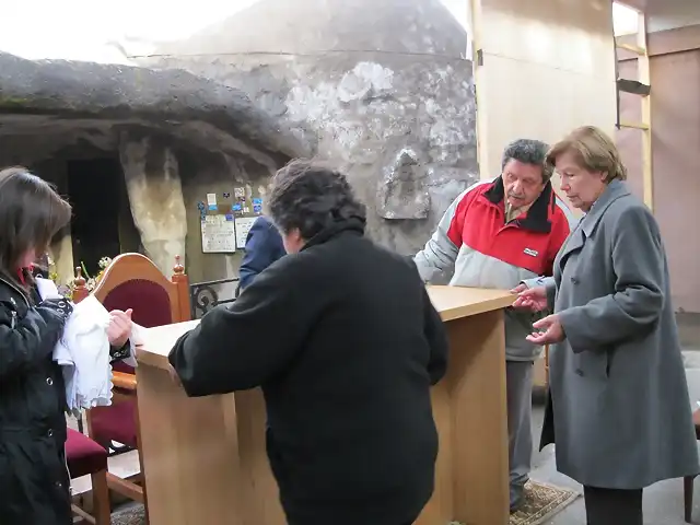 Acondicionamiento de la Gruta de Nuestra Seora de Lourdes para las celebraciones (13)