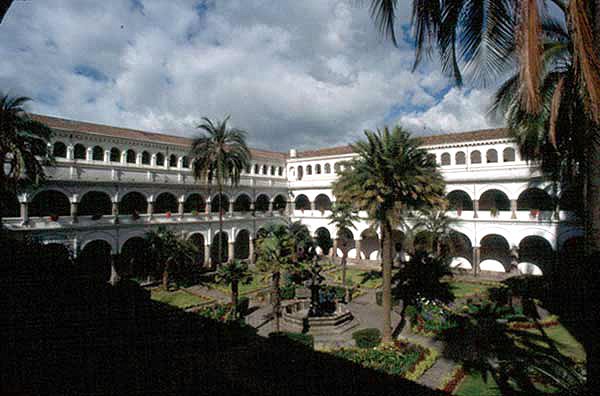 Domingo, claustro