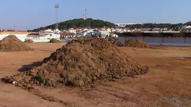 Cesped nuevo para campo de futbol en M. de Riotinto--Fot.J.Ch.Q.-17.06.2014.jpg (9)