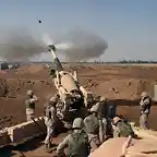 Marines disparando un caon M198 de 155mm en la segunda batalla de Fallujah