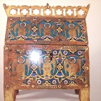 arqueta relicario, hacia 1220-1230, Limoges. Museo de arte de Catalu?a