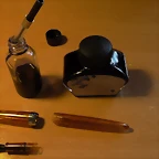 caja plumas y bote cristal tinta 015
