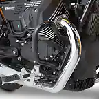 TN8202_1_Protector-motor-Givi-Moto-Guzzi-V7-III-17-