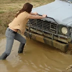 car_stuck_girls_ridingboots_mud_009