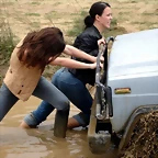 car_stuck_girls_ridingboots_mud_018