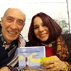 Clara con libro mio MIARROBA