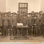 Bisabuelo Francisco de uniforme junto al cura castrense de nuevo_