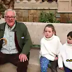 03, el abuelo y las nietas, marca