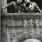 Von Ribbentrop y Ciano en uno de los balcones del palacio Marin